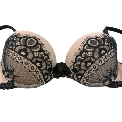 Modrček podložen z oblikovanimi košaricami Podloženi trgovinamacek