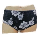 Ženske kopalke spodnji del širše pri straneh z vrvico. Model pol boksarce (short).