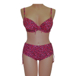 Ženske dvodelne kopalke z oblikovano košarico.